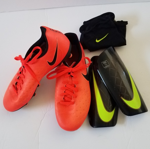 kasut bola nike magista